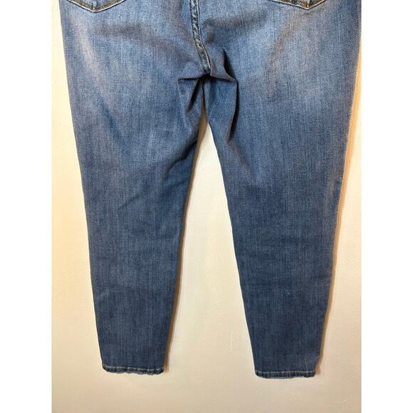 JUDY BLUE Women’s Distressed Relaxed Fit Jeans / Size: 30 - Picture 10 of 10
